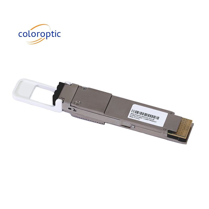 Le système de transmission de l'appareil est équipé d'un émetteur-récepteur QSFP-DD 400G.0